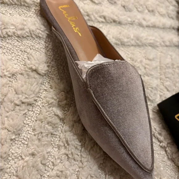 Lulu's Velvet Pointed-Toe Flats in Taupe - Picture 2 of 4